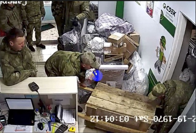 Rosyjscy żołnierze wysłali na terytorium Federacji Rosyjskiej paczki z rzeczami zagrabionymi z Ukrainy.