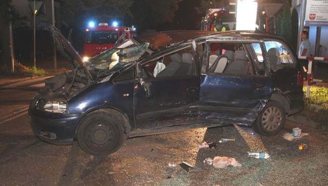 Siedem osób ucierpiało w wypadku, do którego doszło w niedzielę 5 sierpnia o 23.30 w Wolsztynie.

Zobacz więcej: Wolsztyn. Siedmiu rannych w wypadku [ZDJĘCIA]