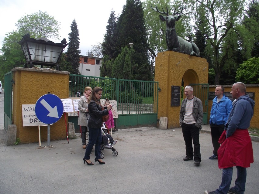 Jelenia Góra: Mieszkańcy protestują, zablokowali ulicę Grunwaldzką