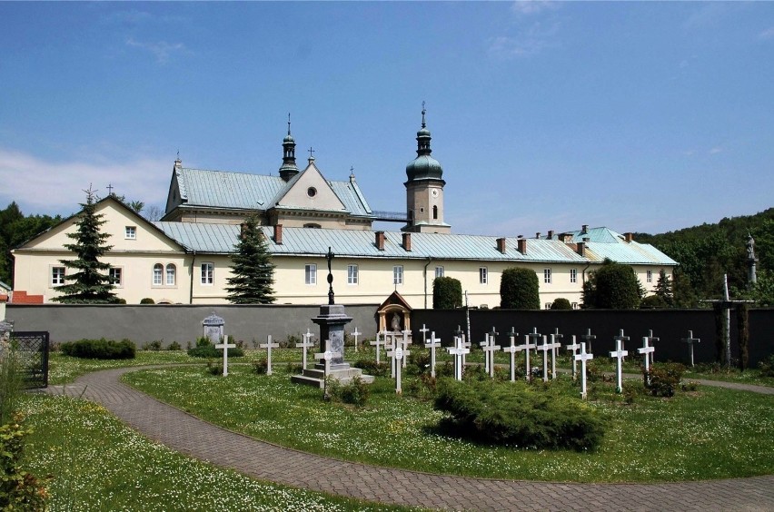 Klasztor karmelitów bosych w Czernej...