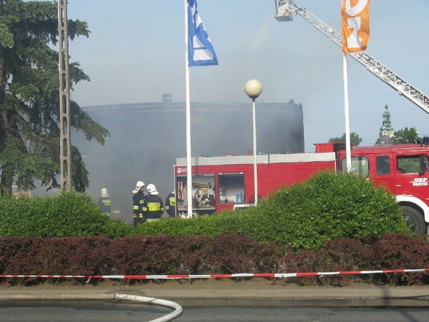 Leszno: Wielki pożar strawił market budowlany w centrum miasta[WIDEO]