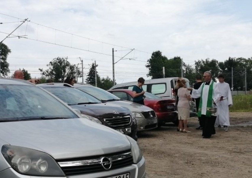 Święcenie pojazdów w parafii Trójcy Przenajświętszej w...