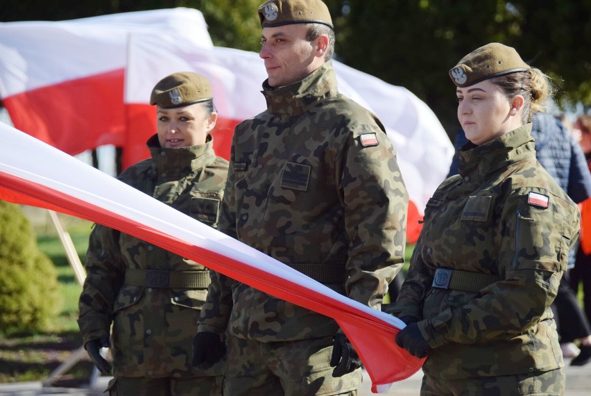 Ślubowanie klas mundurowych w MZSP w Miejscu Piastowym. Gościem uroczystości był minister Mariusz Błaszczak [ZDJĘCIA]