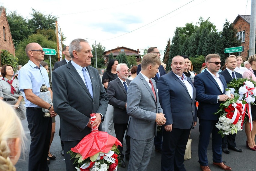 Delegacje złożyły hołd przy pomniku w Mącznikach