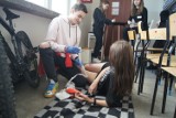 Tydzień Zdrowia w I LO w Radomsku. Uczniowie wzięli udział z zawodach z pierwszej pomocy ZDJĘCIA