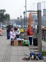 Sprzedają póki mogą. Za kilka dni z ulic znikną handlarze?