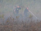 Pożar Torfowiska Karaska. Trwa dogaszanie 15 hektarów [ZDJĘCIA, FILM]