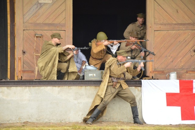 W sąsiedztwie stacji Wierzchucin stowarzyszenie organizuje piknik militarny z widowiskiem historycznym