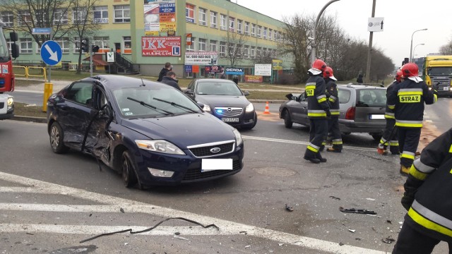 Wypadek w Olsztynie. Zderzyły się dwa samochody