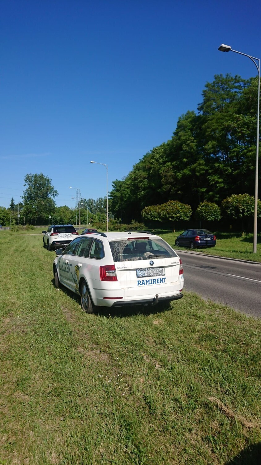 Poranna kraksa trzech aut na ulicy Łódzkiej w Kielcach