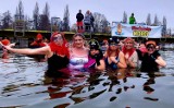 Morsy z Wrocławia w karnawałowym nastroju. Zobaczcie zdjęcia z ich kąpieli w zimnej wodzie