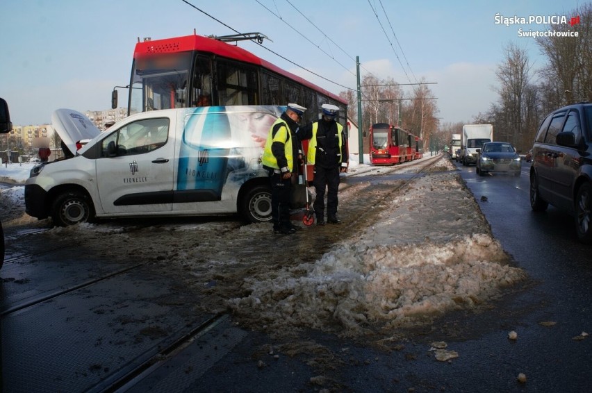 Zderzenie tramwaju i samochodu osobowego w Świętochłowicach