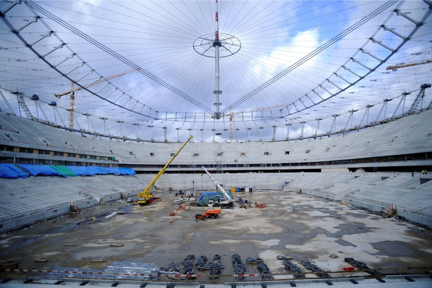 Przy budowie stadionu zużyto  ponad 11 tys. ton stali oraz...