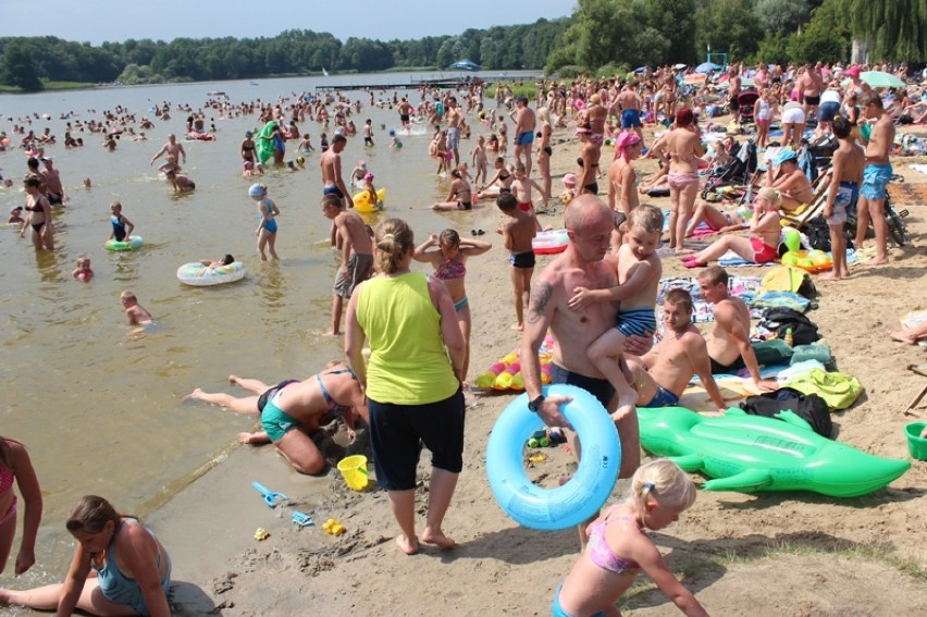 Niedzielny upał sprawił, że poznaniacy masowo wylegli na...