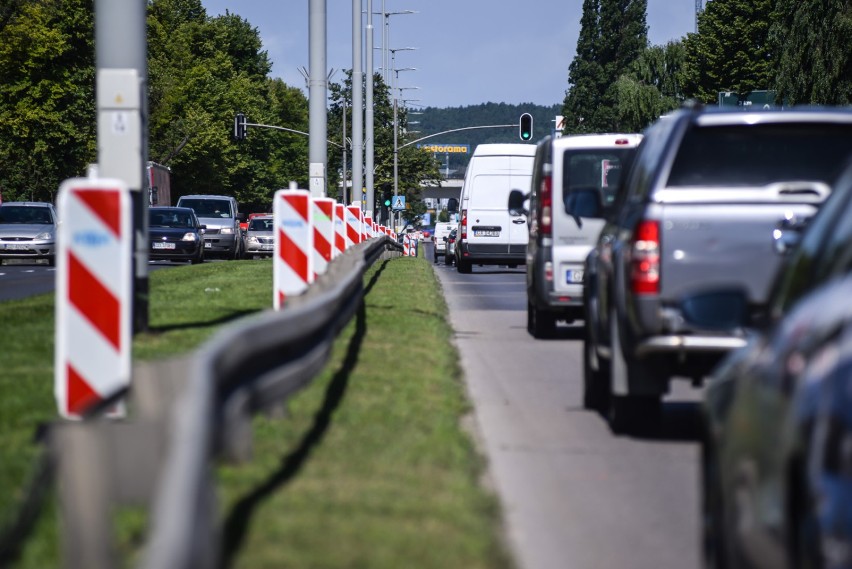 Korki we Wrzeszczu [20.08.2018] Dachowanie auta, utrudnienia w ruchu. W poniedziałek doszło do zderzenia dwóch samochodów 