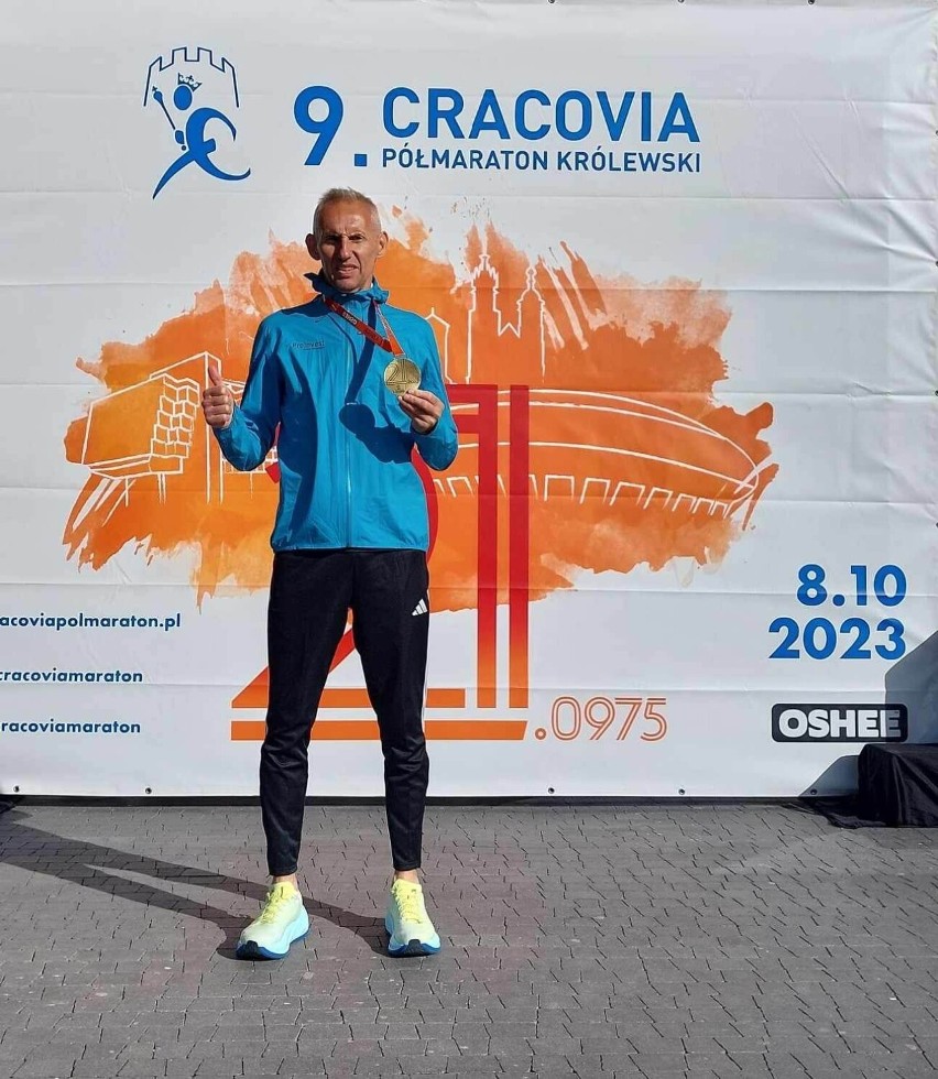 Kolejny sukces Artura Jasińskiego. Wieluński biegacz najlepszy w swojej kategorii w półmaratonie w Krakowie