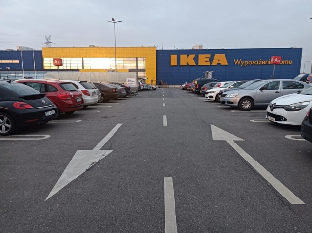 To ostatnia szansa na zakup wielu produktów w sklepach IKEA! Sklep wyprzedaje asortyment. W zakładce "ostatnia szansa" znajdziemy niemal 250 produktów w niskich cenach. Duże promocje na wiosnę przygotował też sklep Black Red White. "Obniżamy ceny na dobre" - zapowiada sieć. Więcej na kolejnych stronach >>>>>