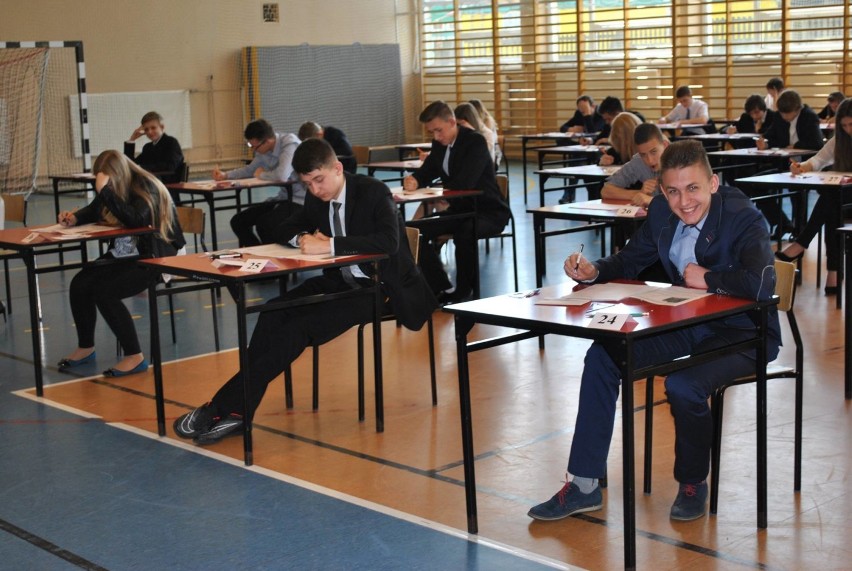 Egzamin gimnazjalny 2015 we Wręczycy [FOTO]