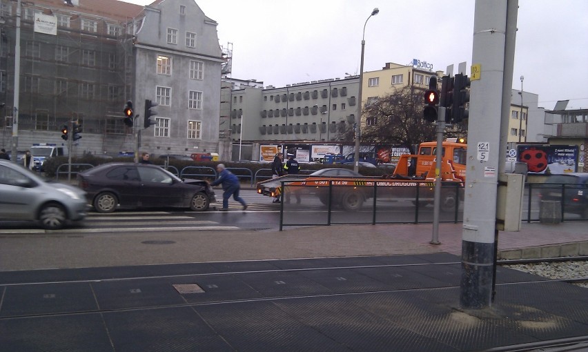 Były utrudnienia komunikacyjne. Tramwaje nr 12 i 92...