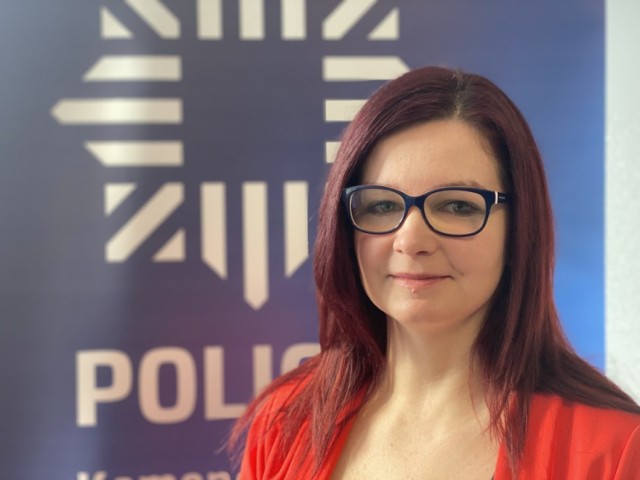 Oddała 20 tys, zł, które znalazła na terenie stacji benzynowej, policjantom.