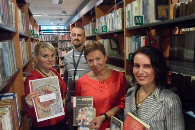 Biblioteka w Jaworznie. Czytaj książki dzięki kodom na przystanku autobusowym