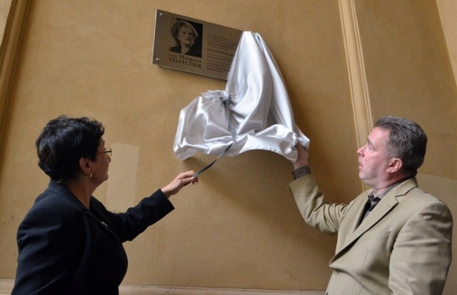 Tablica na pamiątkę wizyty Margaret Thatcher w Łodzi zawisła w siedzibie Fundacji Rozwoju Przedsiębiorczości