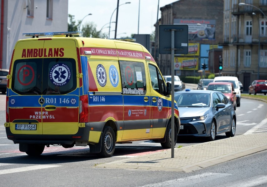 Wypadek w Przemyślu. Na Placu Świętego Floriana kierujący volvo potrącił na przejściu pieszego [ZDJĘCIA]