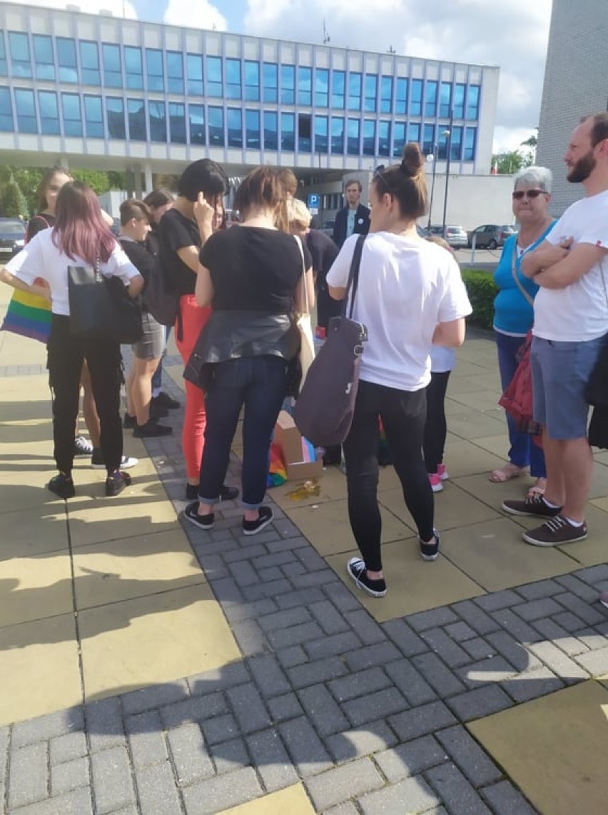 Akcja środowisk LGBT w Puławach. Pojawiła się też...