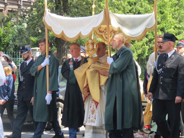 W procesji Bożego Ciała, która przeszła  ulicami Inowrocławia uczestniczył abp Wojciech Polak, metropolita gnieźnieński, prymas Polski
