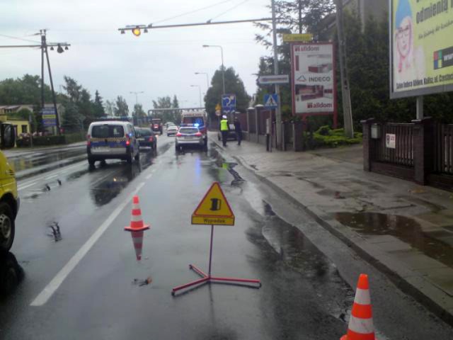 Na ulicy Częstochowskiej w Kaliszu kierowca opla potracił pieszego