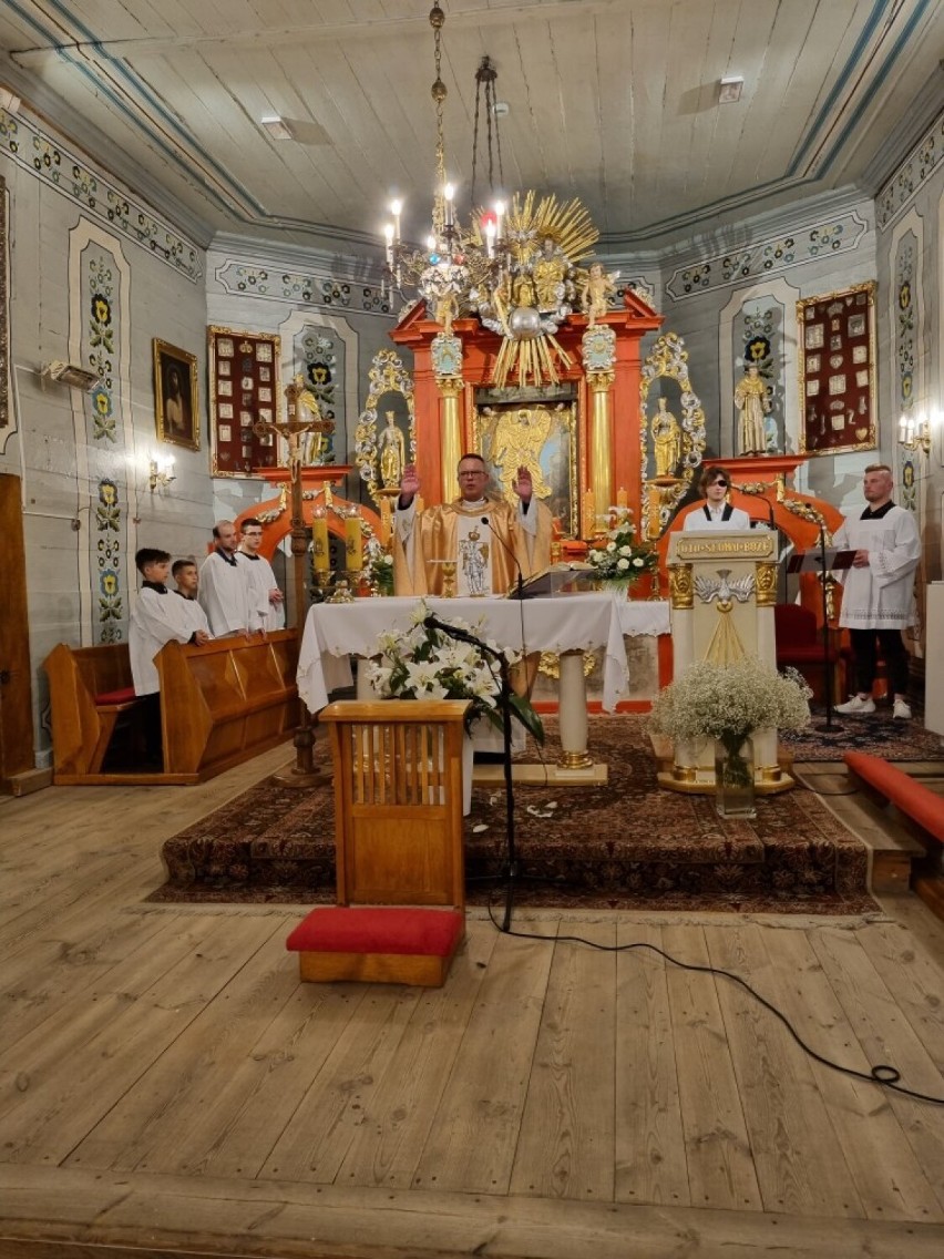 Pożegnalna msza święta lubianego proboszcza Dąbrowy Wielkiej...