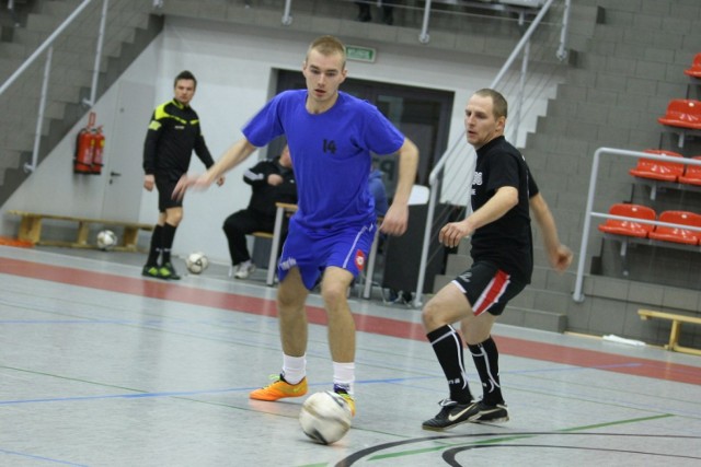 Futsal w Złotowie 27 stycznia [FOTO]
ZABAJKA2 - MILLENIUM 2:5
KONMET - PANORAMA 6:2
OSÓWKA - DEFORMACJA 0:3 
KLAN PIAST - SBL 7:4
KAMIDO - ELIMINATORZY - 1:6
UNIMETAL- SZARP 1:1
AMCOR- TIKI TAKA 6:4