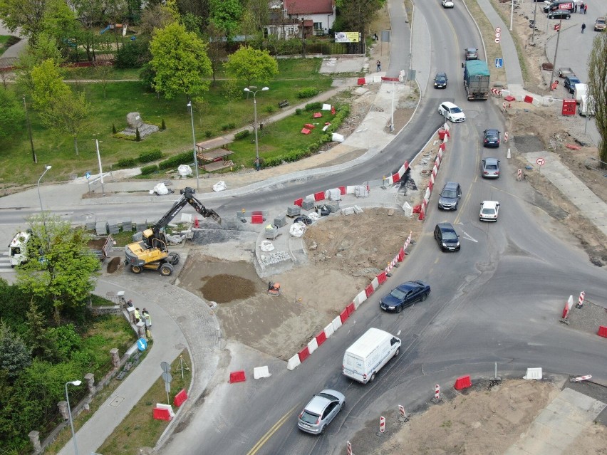 Tak na początku maja 2022 roku wyglądała budowa trzech rond...