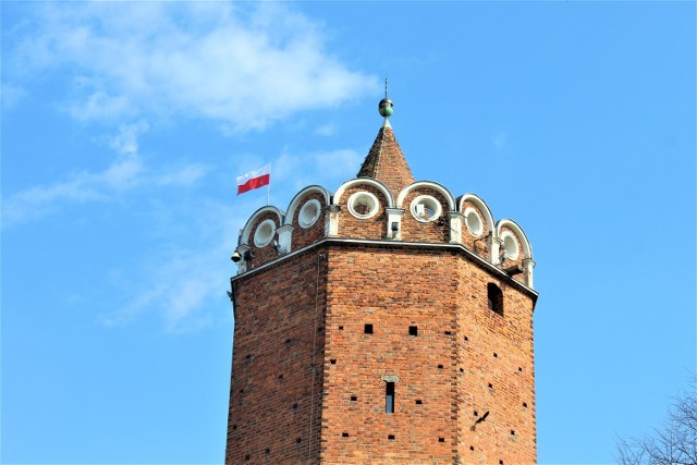 2 maja to Dzień Flagi Rzeczypospolitej Polskiej. Łęczycanie pamiętali, aby wywiesić biało-czerwoną flagę