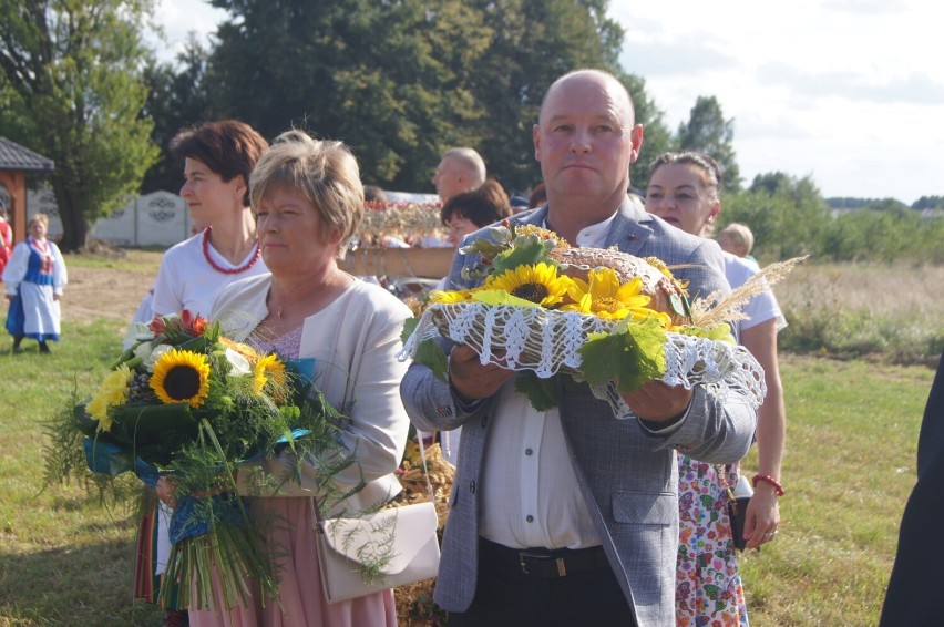 Dożynki Gminy Masłowice 2022. Rolnicy dziękowali za plony w Korytnie. ZDJĘCIA