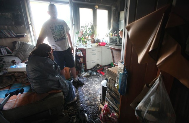 W wyniku pożaru zniszczona została kuchnia w mieszkaniu na parterze.