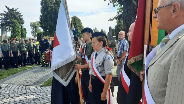 W uroczystościach w Ostrowcu wzięli udział między innymi harcerze.
