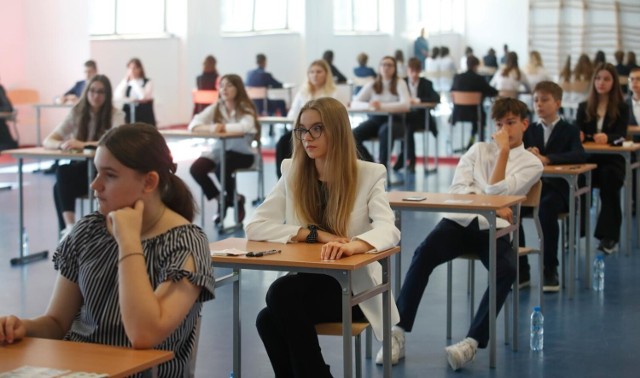 Egzamin ósmoklasisty z języka angielskiego odbył się w czwartek, 26 maja. 

Sprawdź arkusz z egzaminu ósmoklasisty z języka angielskiego 2022 ---->>>

EGZAMIN ÓSMOKLASISTY 2022 - ANGIELSKI - ODPOWIEDZI