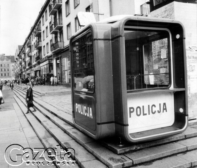 Posterunek policji przy przejściu świdnickim.