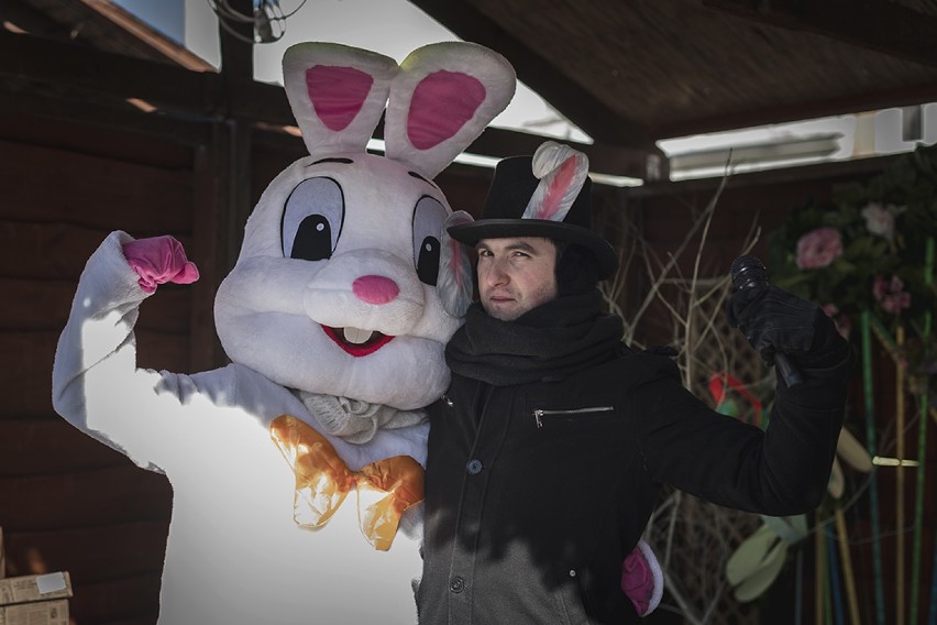 Jarmark Wielkanocny w Tczewie. Przedświąteczne handlowanie uchwycone w kadrze [ZDJĘCIA]