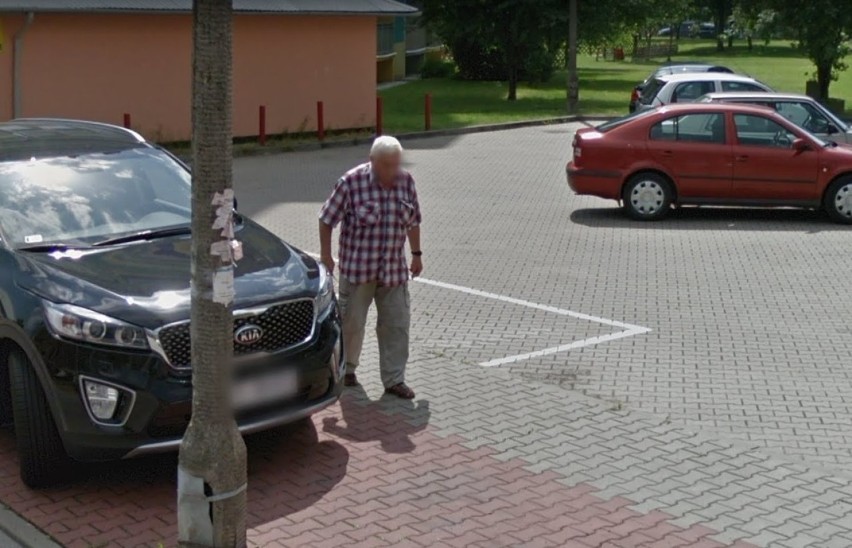 Mieszkańcy osiedla Widok w Skierniewicach na Google Street View. Kogo złapała kamera? 