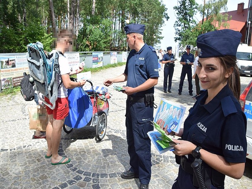 Policyjna Akcja "Plaża": mundurowi na plaży w Dębkach 2022