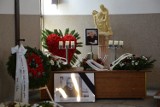 Pogrzeb Marka Świercza, dziennikarza Radia Opole. Urna z prochami spoczęła na cmentarzu w Nowej Schodni koło Ozimka