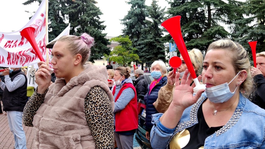 Protest kupców przed Urzędem Miasta Piotrkowa. Zawyły...