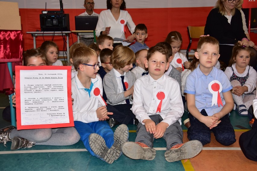 Narodowe Święto Niepodległości 2019: happening w Szkole Podstawowej nr 5 w Żninie [zdjęcia] 