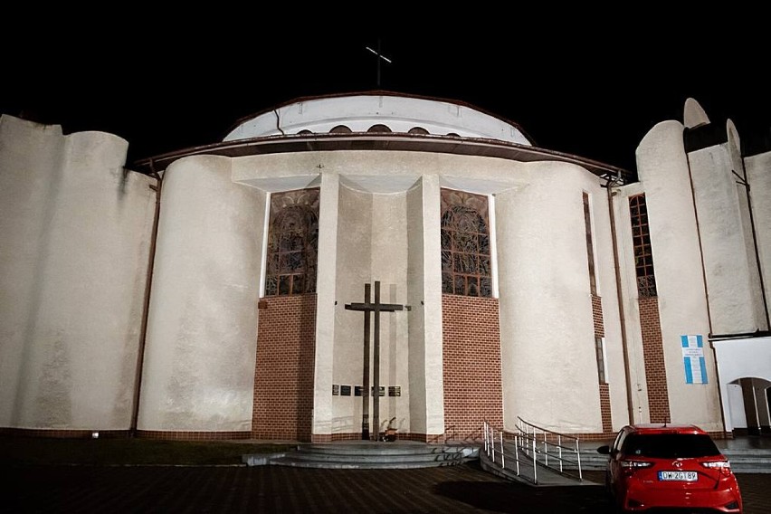 W Sanktuarium w Wałbrzychu w nocy modlono się pokój na Ukrainie i w Polsce. 