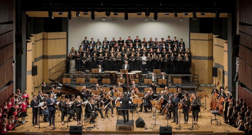 Filharmonia Częstochowska ma 75 lat. Początki to były koncerty przy węglowych piecykach sypiących iskry ZDJĘCIA