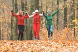 Parkrun Żary. W Zielonym Lesie już najprawdziwsza jesień. Piękna i kolorowa, a biegacze nie zamierzają przestać