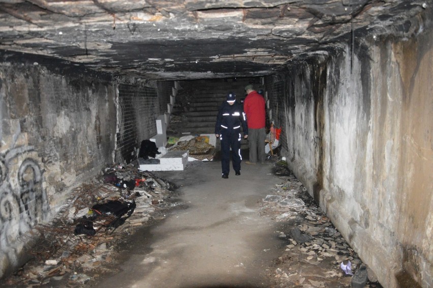 Z pomocą dla bezdomnych w Głogowie. Patrol w bunkrach, Neptunie i na dużym rondzie [ZDJĘCIA]