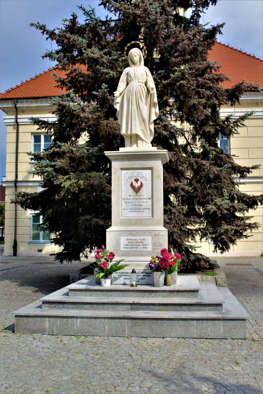 Pomnik odgrywa istotną rolę w życiu Łęczycy